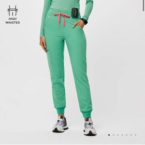 FIGS Zamora 2.0 Jogger Scrub Pant in Petite Small, brand NEW